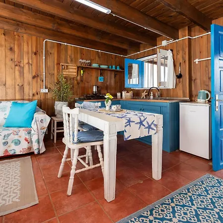 In Front Of Idyllic 公寓