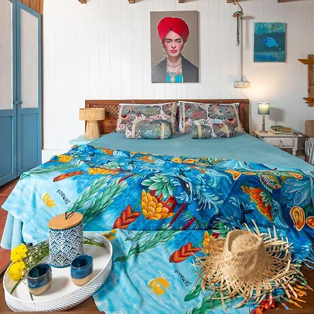 In Front Of Idyllic * Majanicho